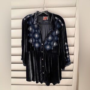 Johnny Was beautiful blue velvet embroidered long top/tunic size XL